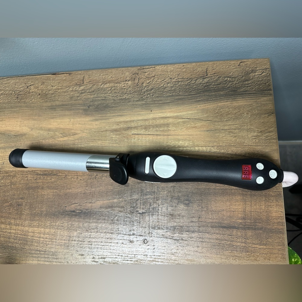 Beachwaver S1 Series Rotating Curling Iron. 1” Ceramic Barrel. - Picture 2 of 5